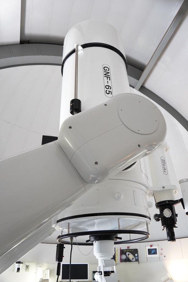 主天文台の口径65cmの反射望遠鏡は、東京近郊で最大のものだという