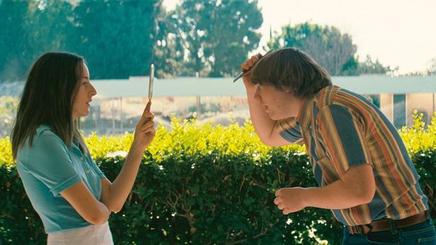 ゲイリーが通う高校のシーンは、サンフェルナンド・バレーにあるリシーダ・チャーター・ハイスクールで撮影されている(『リコリス・ピザ』)