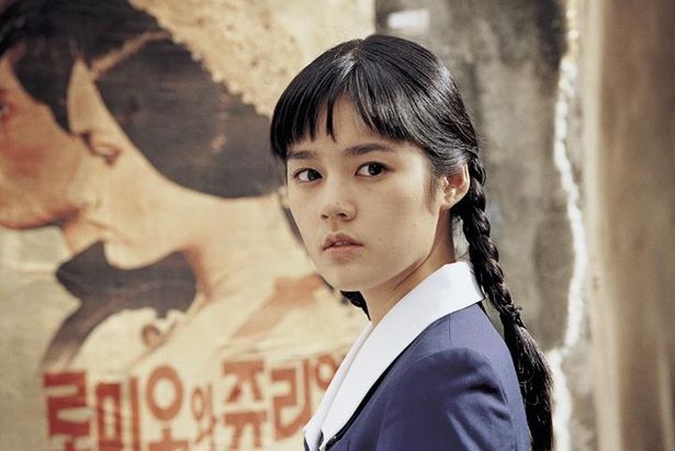 【写真を見る】『マルチュク青春通り』の黒髪三つ編みのハン・ガインにひと目惚れ…韓国の人気女優たちのノスタルジアルックも楽しめる作品たち