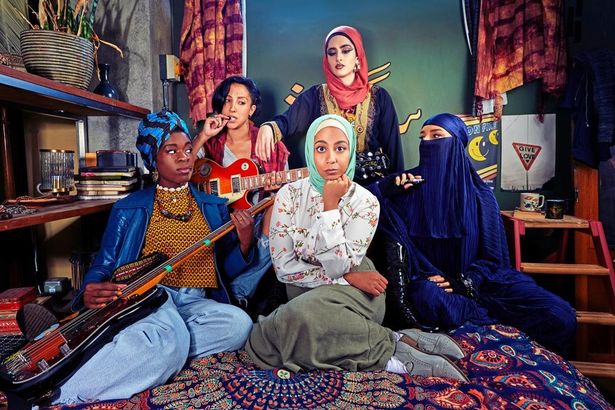 ロンドンを舞台にムスリム女性だけで構成したパンクバンド“レディパーツ”が巻き起こすドタバタ劇を描く青春ドラマ「絶叫パンクス　レディパーツ！」