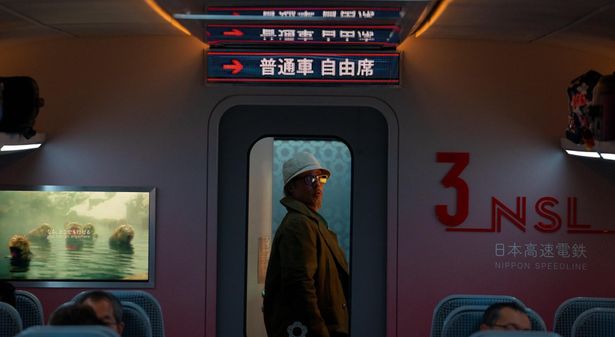 ブラッド・ピット演じる“世界一運の悪い殺し屋”が、ある任務を遂行させるために高速列車に乗り込むが…