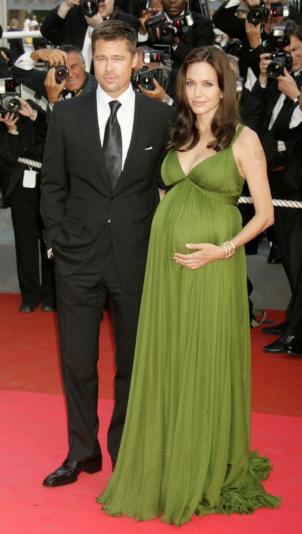 妊娠中のアンジェリーナ・ジョリーのマックス・アザリアのドレスも素敵