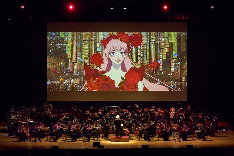 奥華子、変わらぬ歌声でファンを魅了！『竜とそばかすの姫』公開1周年記念「スタジオ地図シネマティックオーケストラ 2022」レポート
