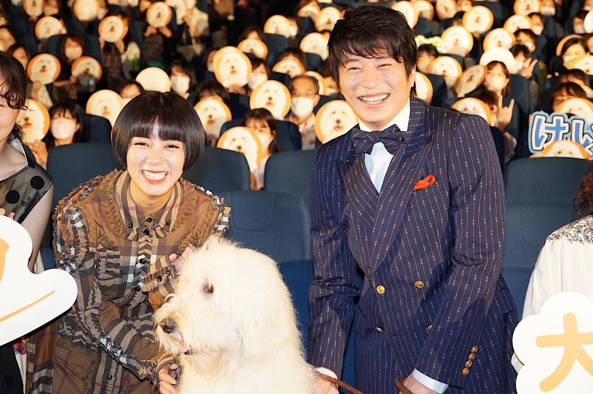 田中圭、相棒犬と客席を通って『ハウ』舞台挨拶に登場！“もう一度会