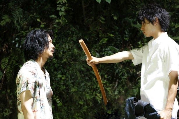 綾野剛が凄腕剣士を熱演。2人の決闘も見逃せない