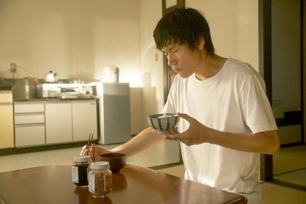 孤独な山田役を演じるため、普段の演技とアプローチを変えたという松山
