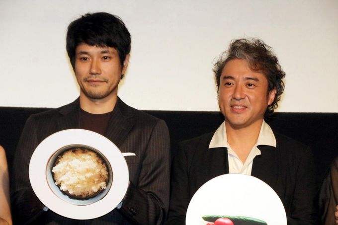 『川っぺりムコリッタ』のプレミア上映イベントに登壇した松山ケンイチとムロツヨシ
