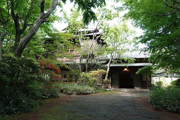 風格ある日本家屋は東京都小金井市にある大森邸でロケ