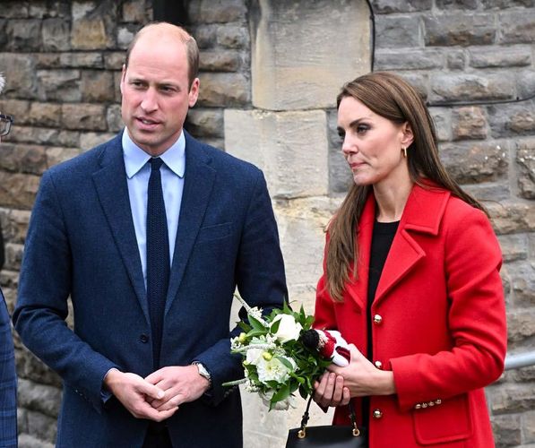 キャサリン皇太子妃、称号継承後初のウェールズ訪問は、ダイアナ妃に敬意を表したコートで