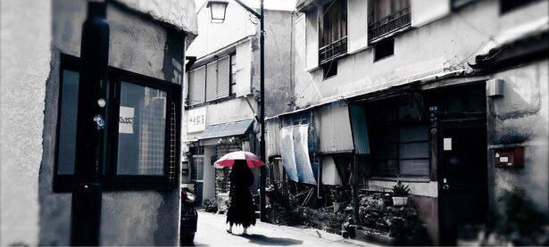 「第1回日本ホラー映画大賞」でオカルト部賞を受賞したヤマモトケンジ監督の『傘カラカサ』