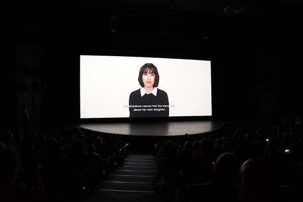 【写真を見る】戸田恵梨香がビデオメッセージでサプライズ登場！現地ファンからも歓声が上がった