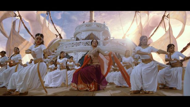 映画大国インドの本気が詰め込まれた豪華な世界観で映画ファンを魅了した「バーフバリ」(『バーフバリ 王の凱旋』)