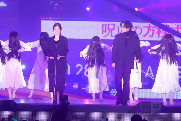 「Rakuten GirlsAward 2022 AUTUMN/WINTER」で展開された『貞子DX』スペシャルステージの様子