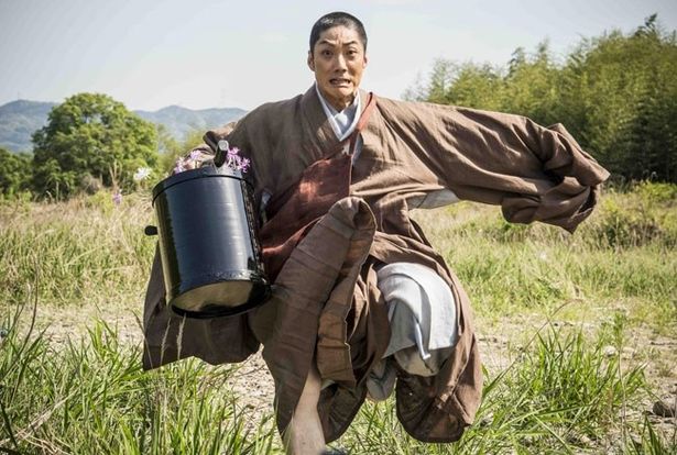 【写真を見る】池坊専好の現代まで語り継がれる伝説を基にした『花戦さ』