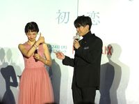 佐藤健、「First Love 初恋」現場で熟睡の原因を、満島ひかりの「演技」と言い訳！｜最新の映画ニュースならMOVIE WALKER PRESS