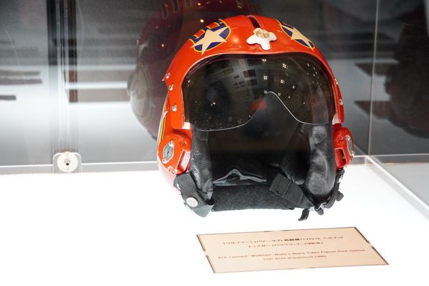 ウルフマン(バリー・タブ)の赤いパイロットヘルメット