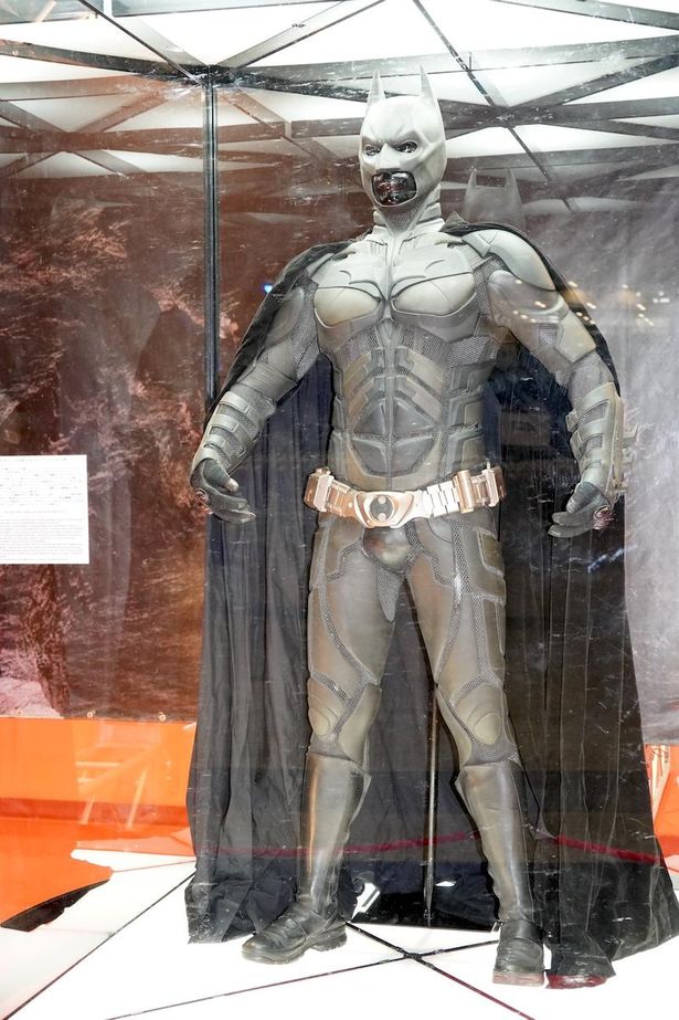 『ダークナイト』、『ダークナイト ライジング』で使用されたバットマンのスーツ、「東京コミコン2022」展示の様子
