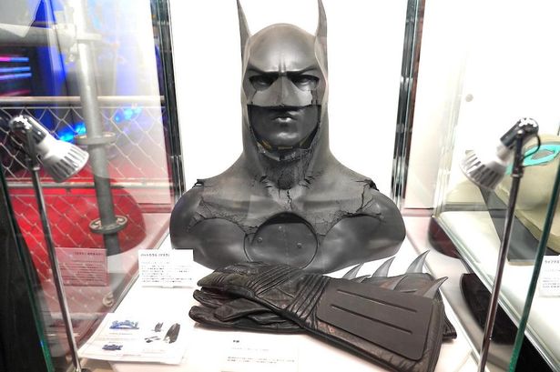 マイケル・キートン着用のバットマンのマスク、グローブ