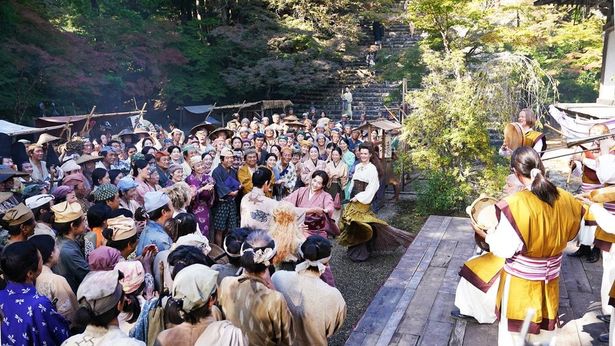 南蛮人の演奏に合わせて信長と濃姫が踊るシーンは、演じる木村と綾瀬も本当に楽しそうだった