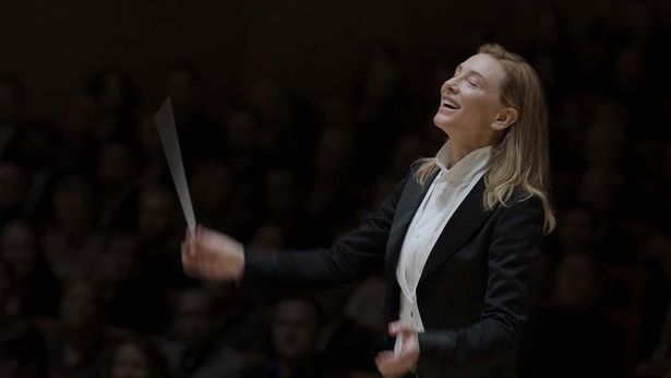 ドイツの有名オーケストラで、女性としてはじめて首席指揮者に任命されたリディア・ターの人生を描く『TÁR』