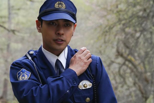 柳楽優弥が演じる正義感の強い警察官、阿川大悟