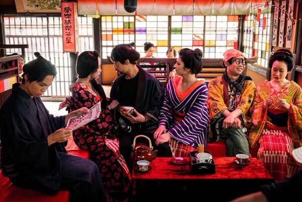 【写真を見る】江戸時代の新ビジネス！お茶屋×キャバクラの強力なライバル店に虜になる町人たち