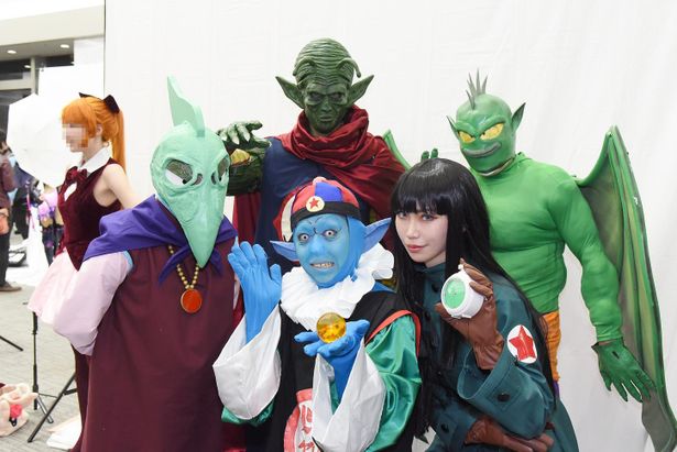 「ドラゴンボール」のキャラクターに扮したコスプレイヤーたち