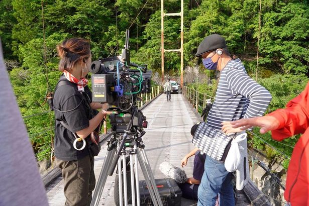 『さがす』の片山慎三が監督、『ドライブ・マイ・カー』大江崇允が脚本を担当するなど、トップクリエイターが集結した「ガンニバル」