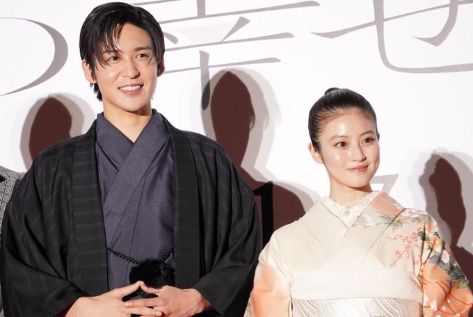 目黒蓮、今田美桜と笑顔！「いまの自分のお芝居の土台を作ってくれた」と塚原監督に感謝