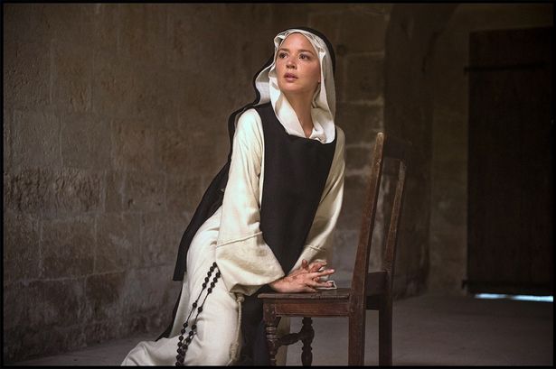 修道⼥ベネデッタを演じたのは仏の国民的女優ヴィルジニー・エフィラ