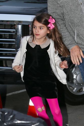 トム・クルーズの娘、11歳とは思えない幼稚なファッションでNYの街を闊歩!?