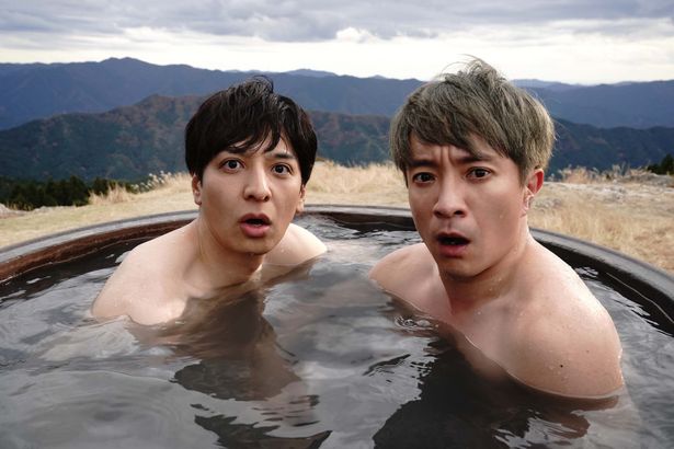 【写真を見る】生田斗真と濱田岳が凸凹兄弟に！2人が意外なところで見つけた最高なお風呂は？