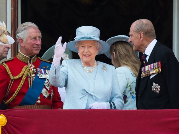 式典で笑顔をみせたエリザベス女王