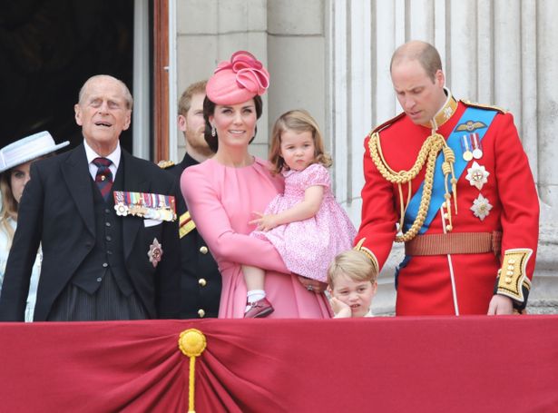 【写真を見る】ジョージ王子の態度を見かね、ウィリアム王子が父親として激おこ！