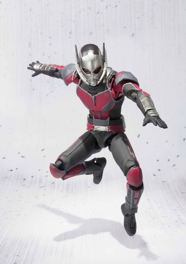 手のひらサイズながらハイクオリティなアイテムとなっている(「S.H.Figuarts アントマン(シビル・ウォー)」)