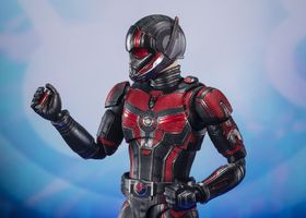 キャプテン・マーベル、モニカ・ランボー、ミズ・マーベルが集結