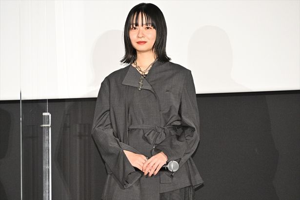 ヒロイン・真綾の親友の小原知花役を演じた莉子