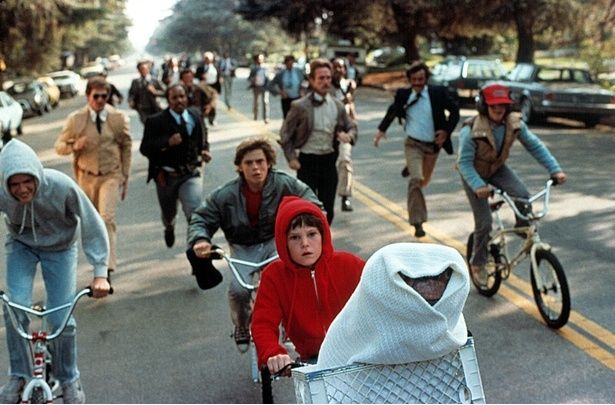 名作『E.T.』の舞台裏を想像してしまう