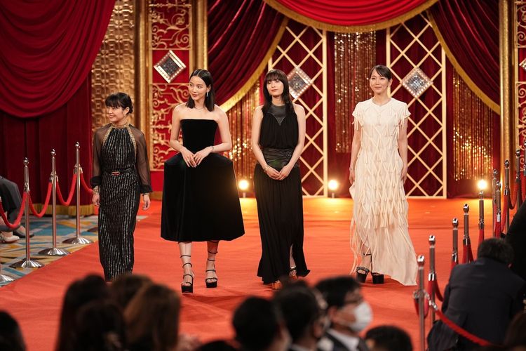 のんはデコルテ見せの立体ドレス、有村架純はシースルードレス…第46回日本アカデミー賞ファッションチェック！安藤サクラらのスピーチもプレイバック