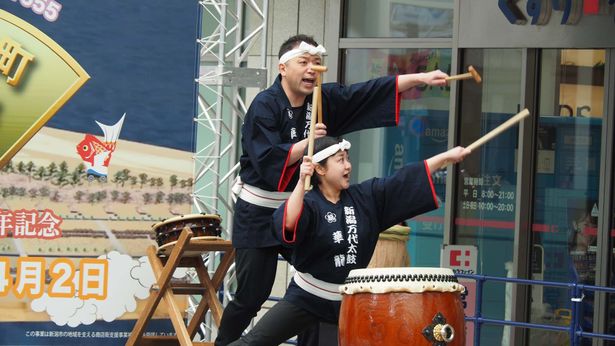 新潟市に伝わる郷土芸能の万代太鼓も披露された