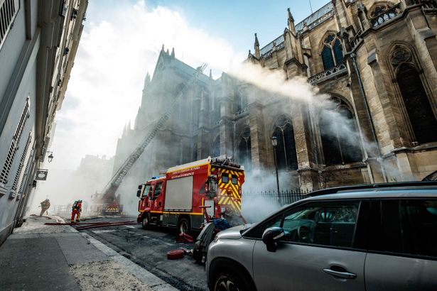 パリの道の狭さが消防活動に与える影響など問題点も深掘りになる