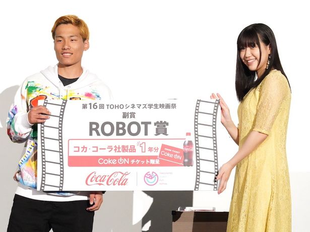 『STRAY DOGS』で「ロボット賞」を受賞した齋藤兆さんは受賞コメントをラップで披露