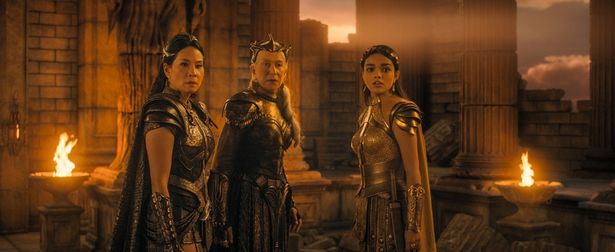 神の娘”3姉妹の(左から)カリプソ、ヘスペラ、アンテア