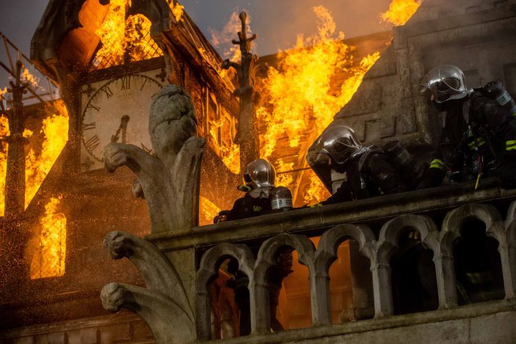 燃え上がる世界遺産に飛び込だような臨場感！世界が驚愕した「死者ゼロ」の奇跡の救出劇『ノートルダム 炎の大聖堂』は”IMAX推し”