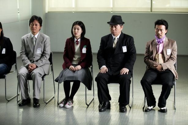日本で大活躍中のシム・ウンギョンが女子高生役で出演している(『クイズ王』)