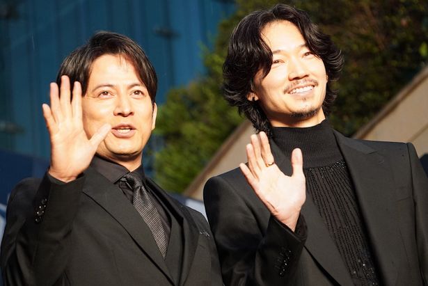 綾野剛、憧れの岡田准一との共演に「リスペクトが役を通して漏れてしまわないか」と心配！