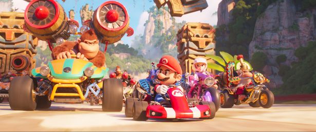 『マリオカート』を彷彿させる、大興奮のカーアクションシーンも！