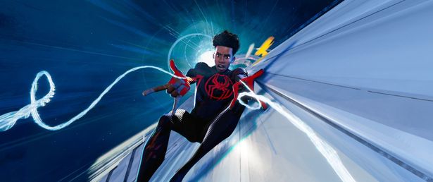 スパイダーマン同士の戦いが勃発！マイルスが抗う、スパイダーマンの“運命”とは(『スパイダーマン：アクロス・ザ・スパイダーバース』)