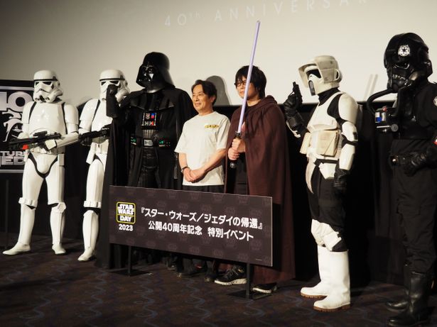 【写真を見る】“May the Force be with you.”「スター・ウォーズの日」をファンたちとお祝い！
