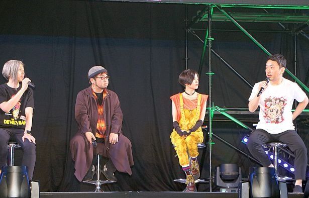 映画評論家の氏家譲寿(ナマニク)、清水崇監督、RaMu、西川亮編集長らが登壇(左から)